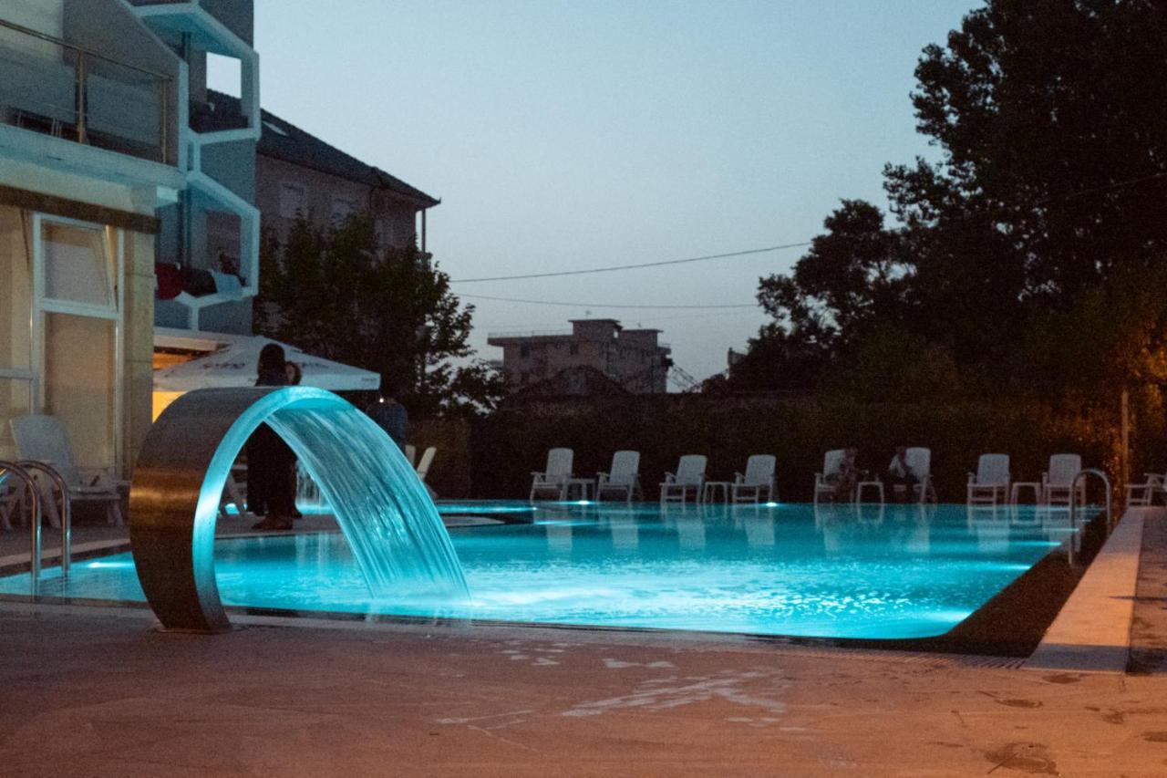 Center Park Hotel Velipoja Kültér fotó