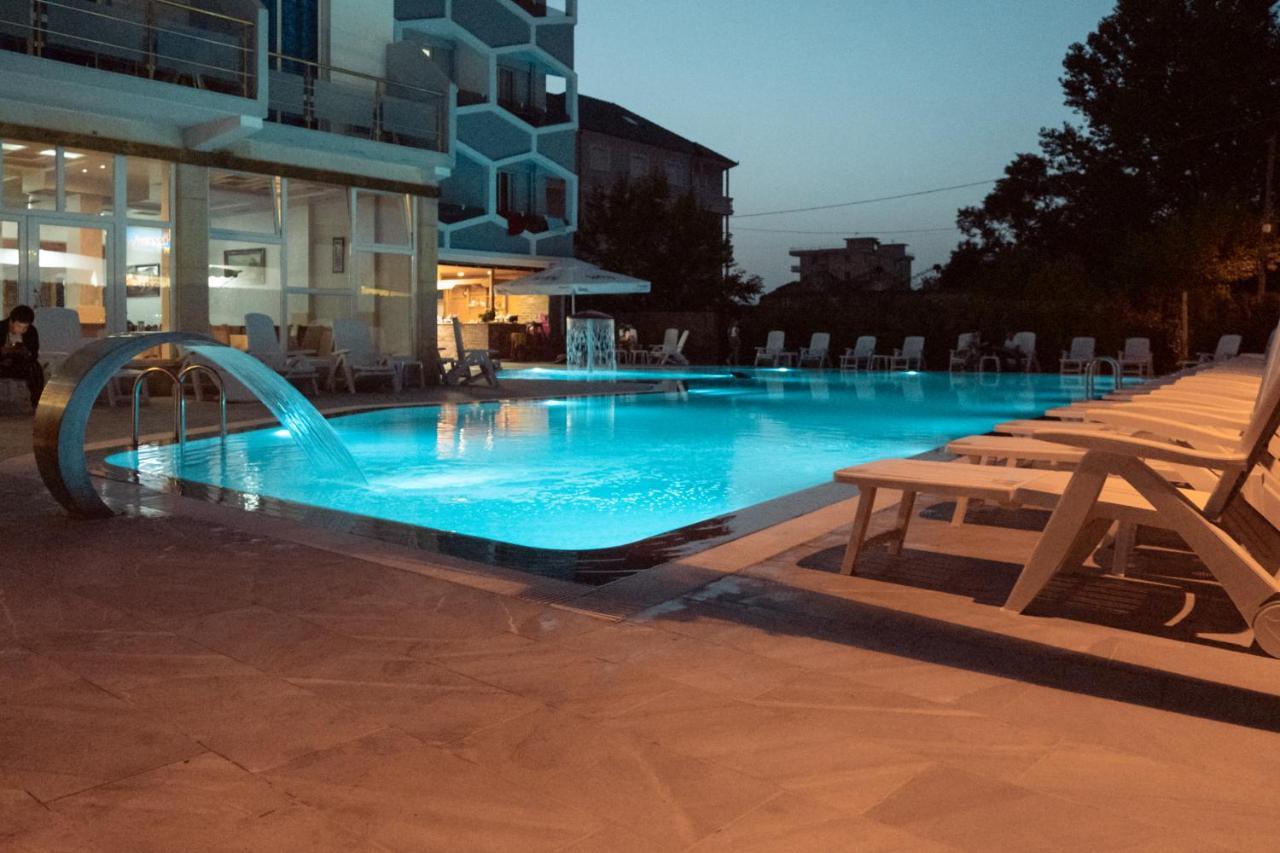 Center Park Hotel Velipoja Kültér fotó